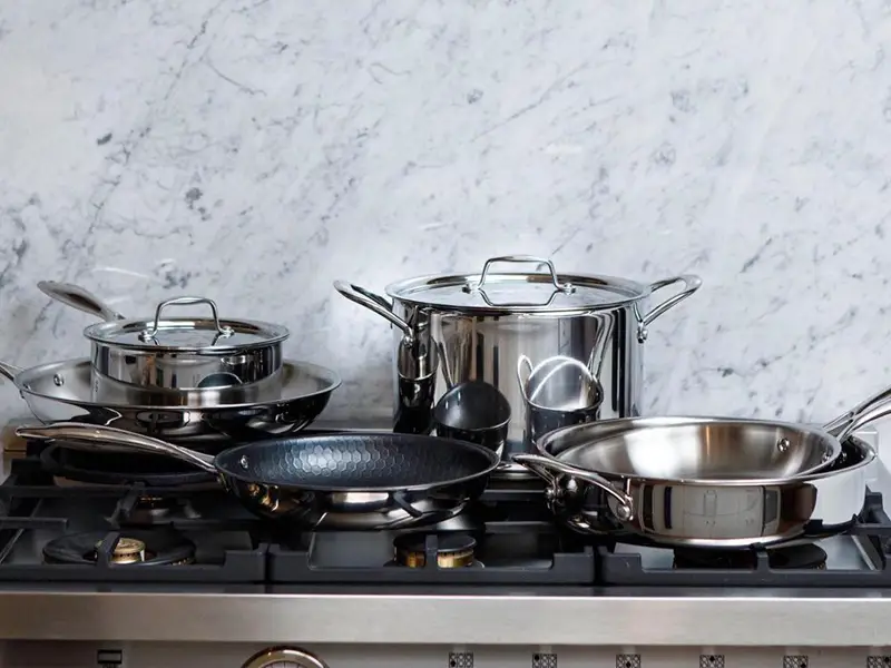 Sardel vs Le Creuset Cookware: The Right One For You