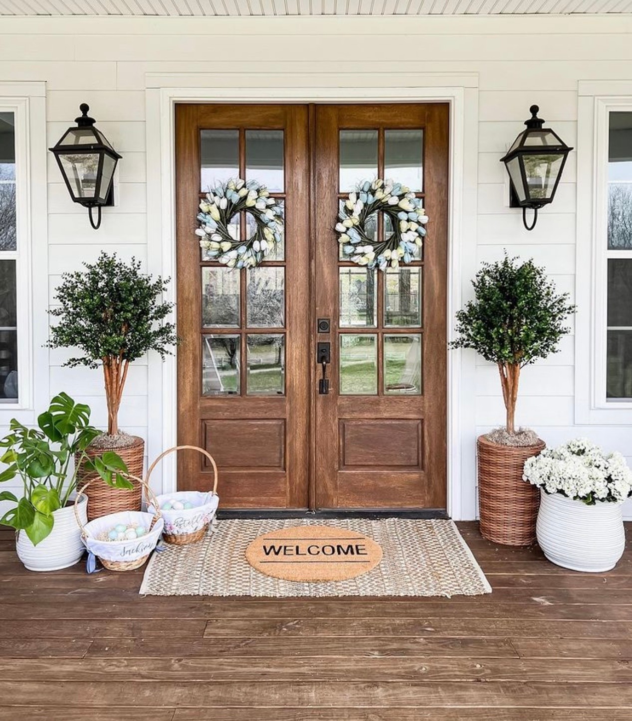 Outdoor Entryway With Gorgeous Florals
