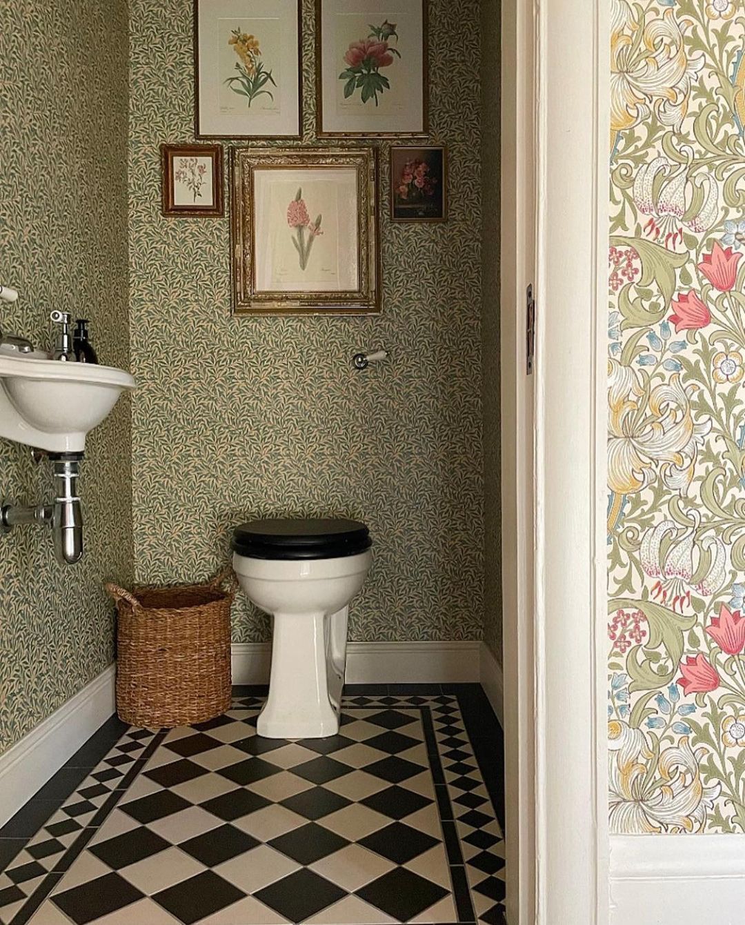 Pretty Behind Toilet Decor With Unique Patterns