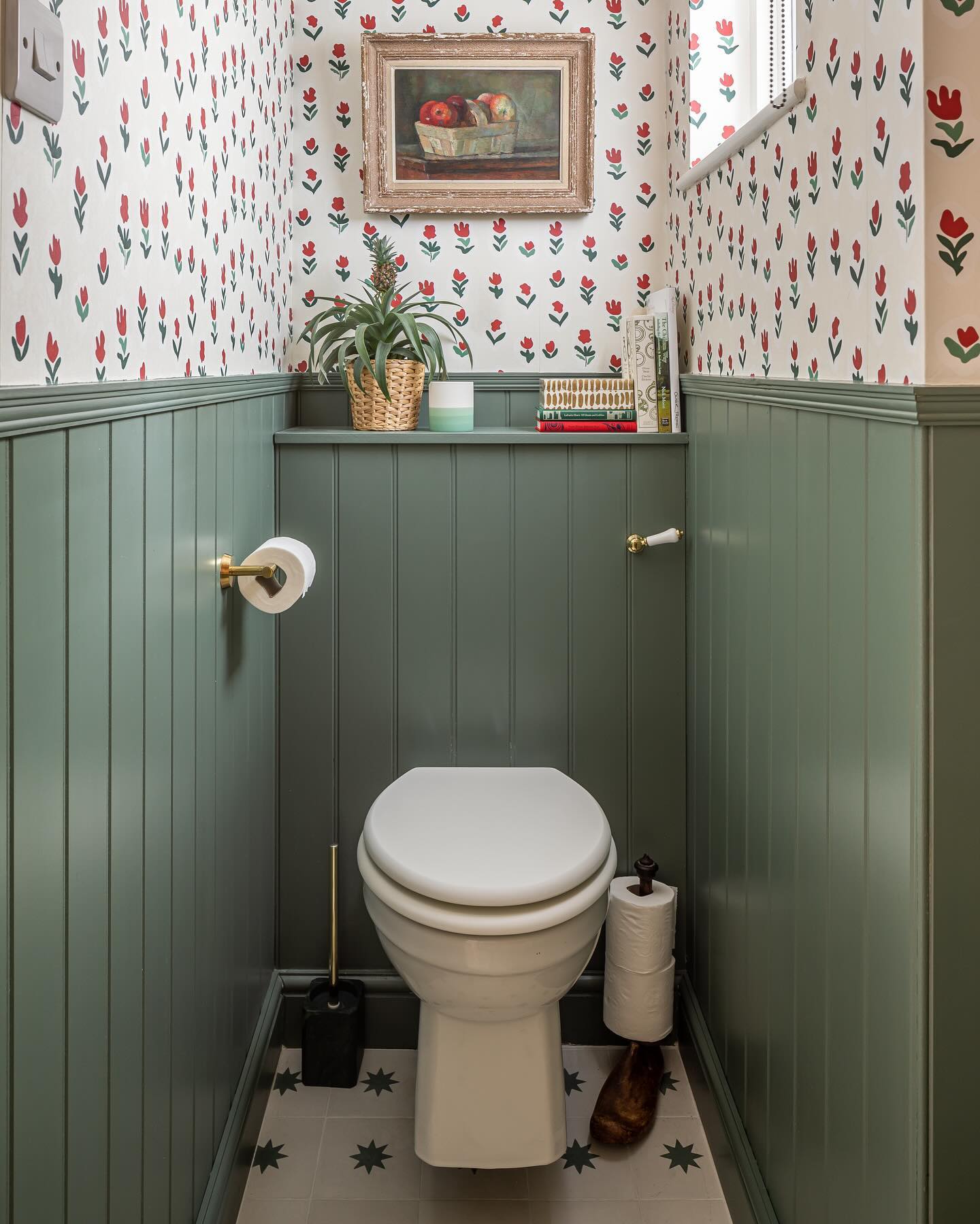 Emerald And Floral Toilet Decor